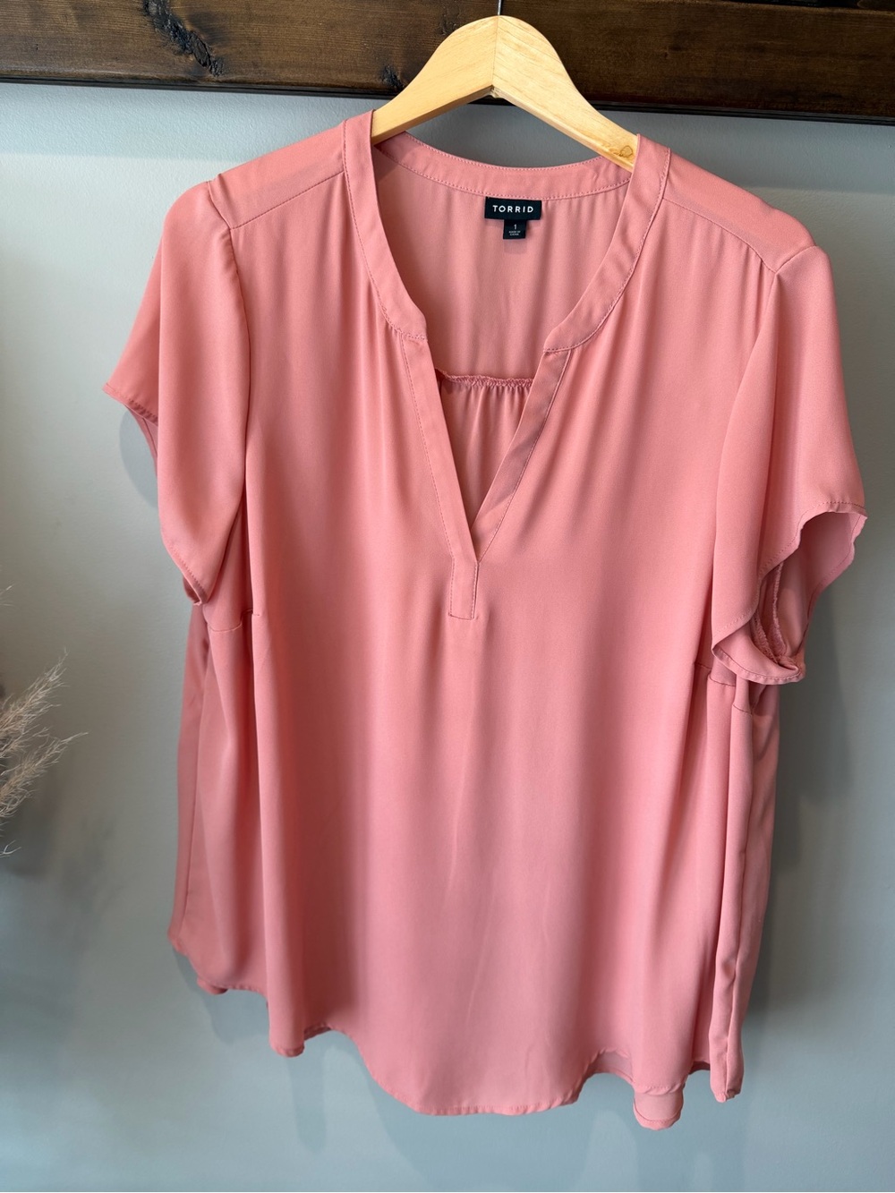 torrid Dusty Rose Split V-Neck Short Sleeve Blouse